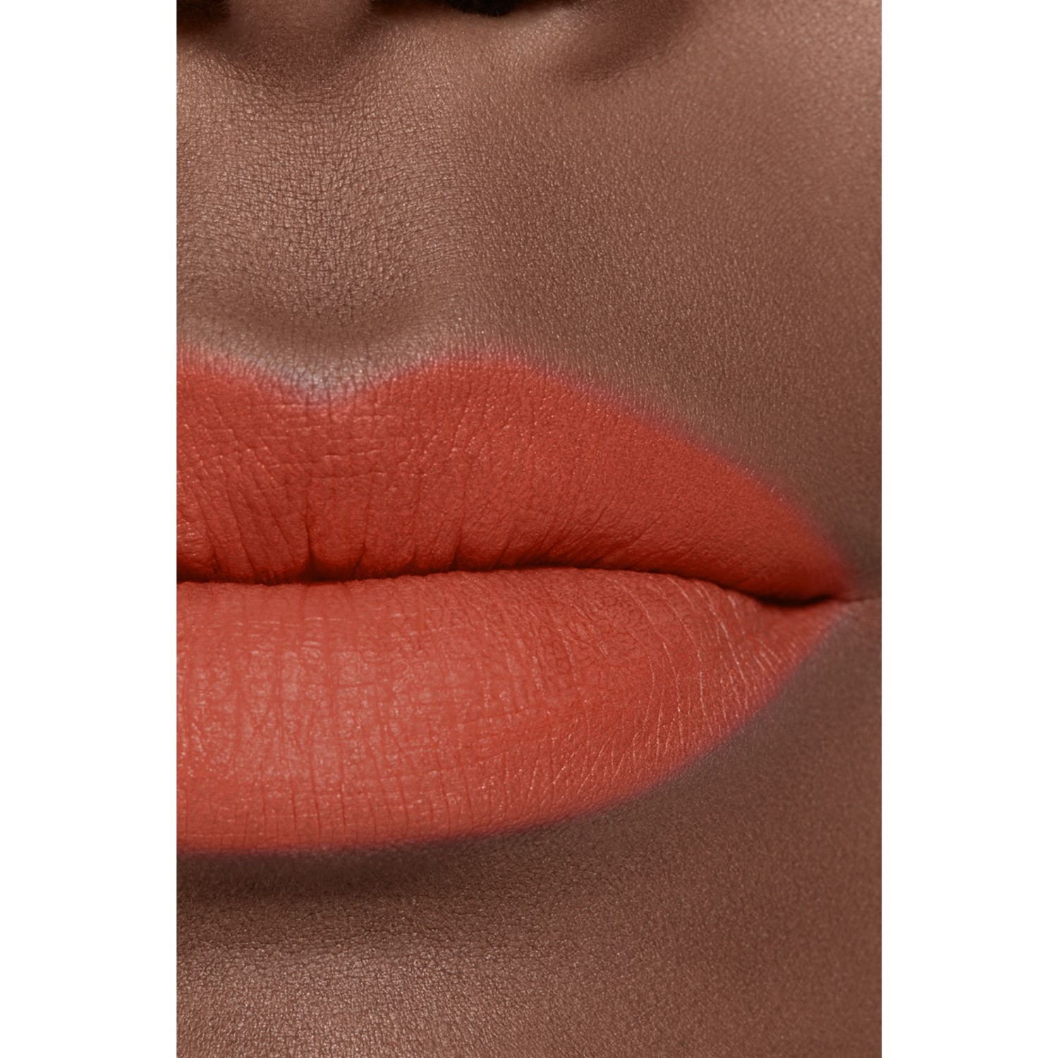 LA BARRA DE LABIOS LÍQUIDA MATE INTENSA DE LARGA DURACIÓN
